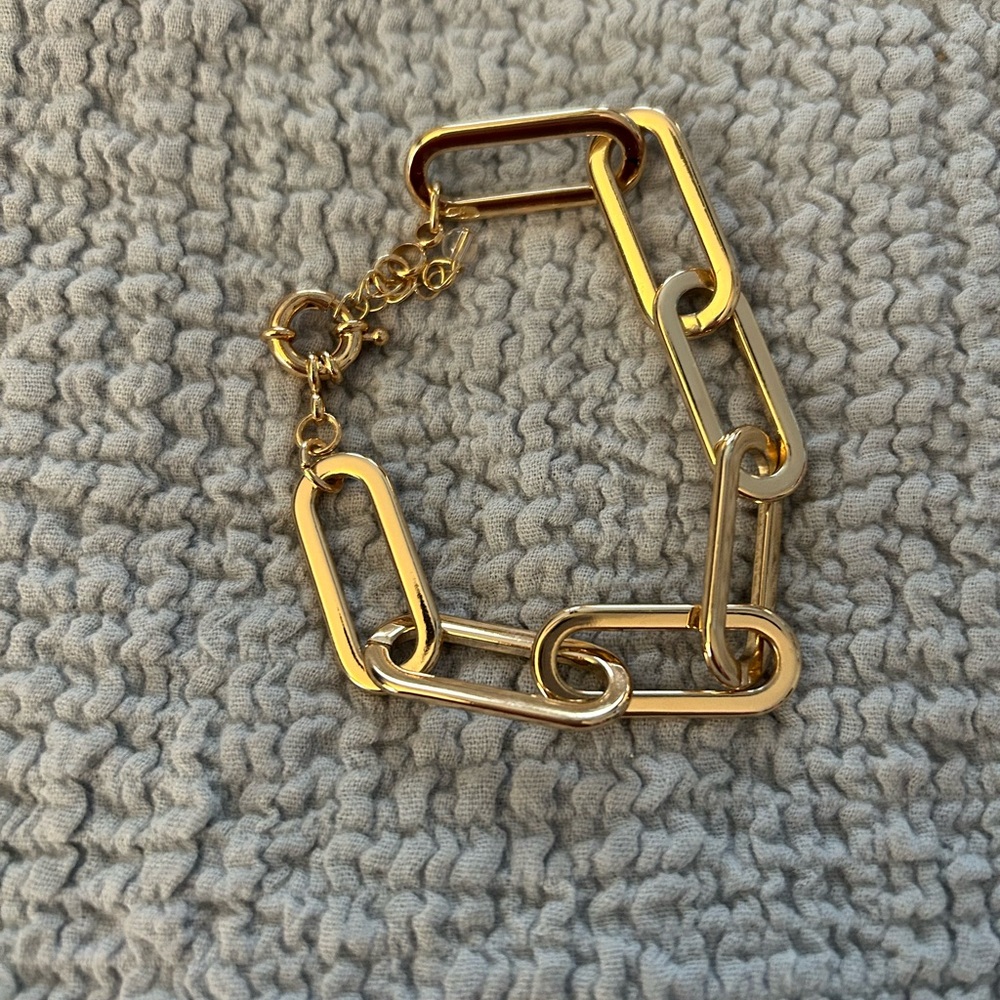 Elegant Gold Link Bracelet